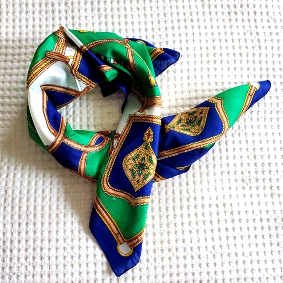 Accessories - Vintage scarf - Like silk! ✨